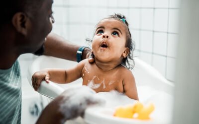 15 Infant Bathtubs That Make Bathtime Comfy and Easy