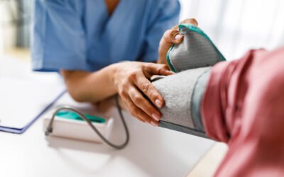 Más estados amplían cobertura de salud para inmigrantes sin papeles, en medio de crisis en la frontera