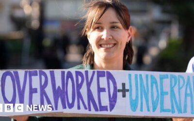 Junior doctors: NHS chief warns of tough new year as fresh strike looms